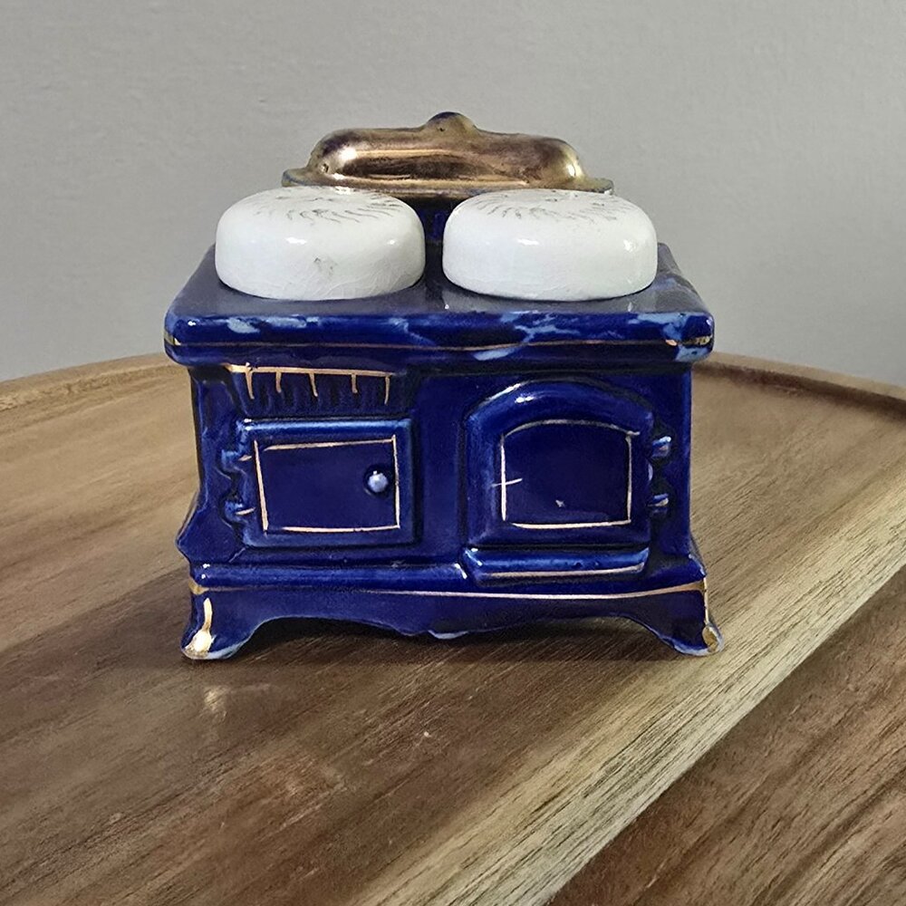 Vintage Wood Burning Stove Salt and Pepper Shaker. Made in Japan.